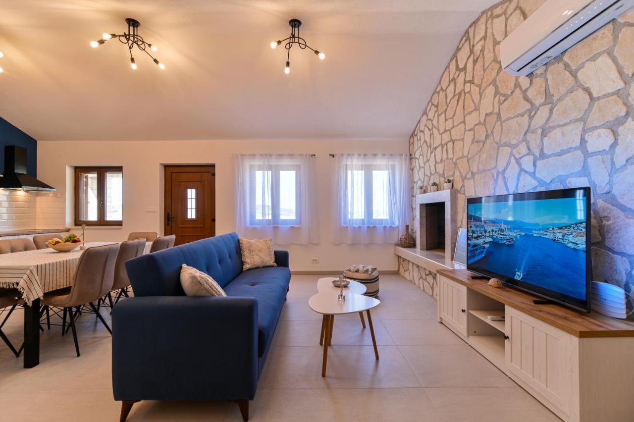 Villa Rudini With Heated Pool Okrug Gornji Buitenkant foto