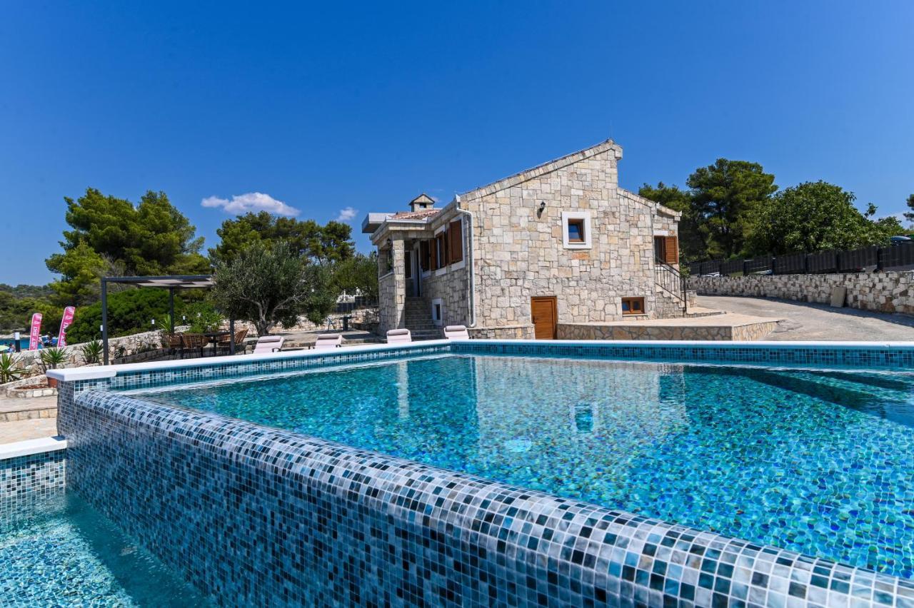 Villa Rudini With Heated Pool Okrug Gornji Buitenkant foto