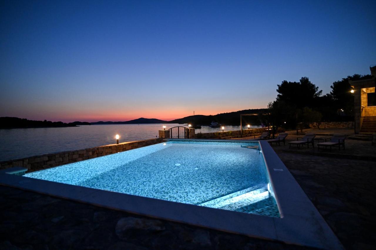 Villa Rudini With Heated Pool Okrug Gornji Buitenkant foto