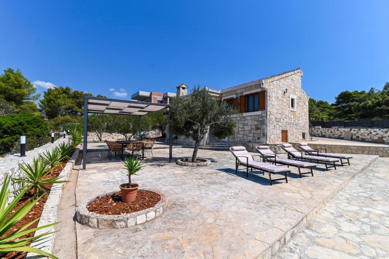 Villa Rudini With Heated Pool Okrug Gornji Buitenkant foto