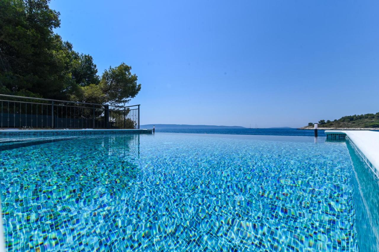 Villa Rudini With Heated Pool Okrug Gornji Buitenkant foto