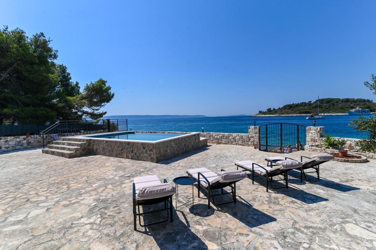 Villa Rudini With Heated Pool Okrug Gornji Buitenkant foto